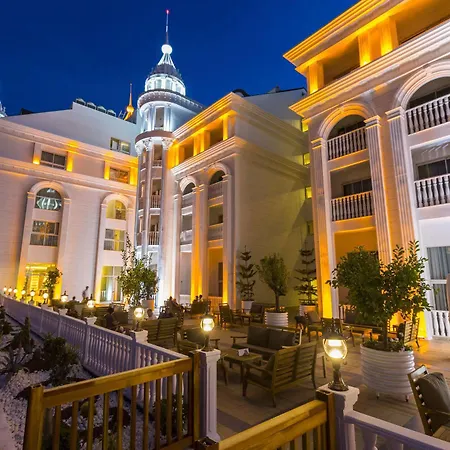Royal Palace And 5* Side